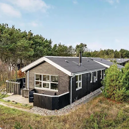 Сasa de vacaciones Three-bedroom In Henne *