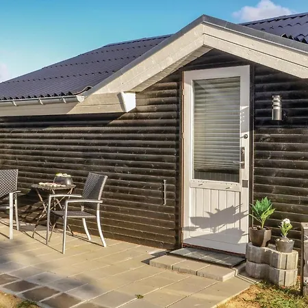 Сasa de vacaciones Three-bedroom In Henne