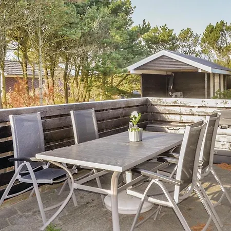 Three-bedroom In Henne Сasa de vacaciones