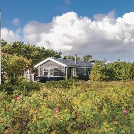 Three-bedroom In Henne Сasa de vacaciones