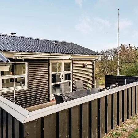 Three-bedroom In Henne * Henne Strand