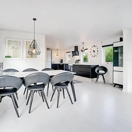 Сasa de vacaciones Three-bedroom In Henne *