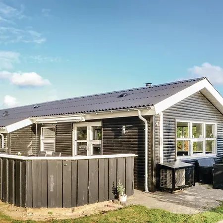 Three-bedroom In Henne * Henne Strand