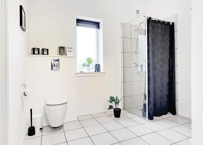 Three-bedroom In Henne Henne Strand