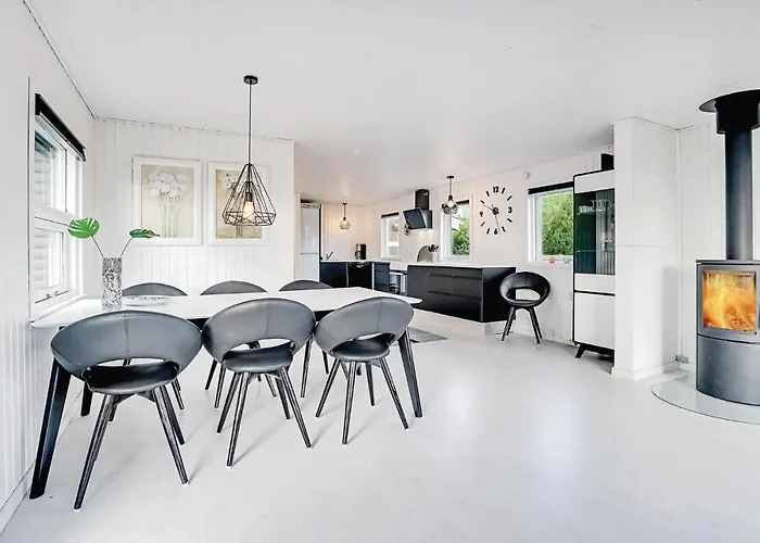 Ferienhaus Three-bedroom In Henne *